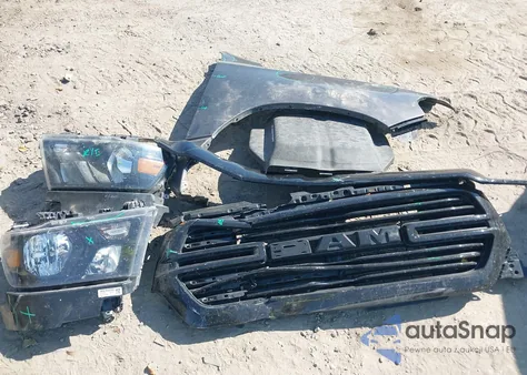 2020 Ram 1500 Big Horn 4X4 5'7 Box z USA, uszkodzony, nr VIN 1C6SRFFT0LN135075